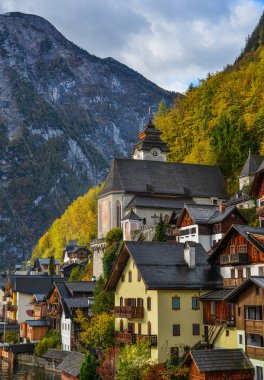 Eski Şehir Hallstatt, Avusturya. Büyüleyici bir göl köy Alpleri'nde Hallstatt.