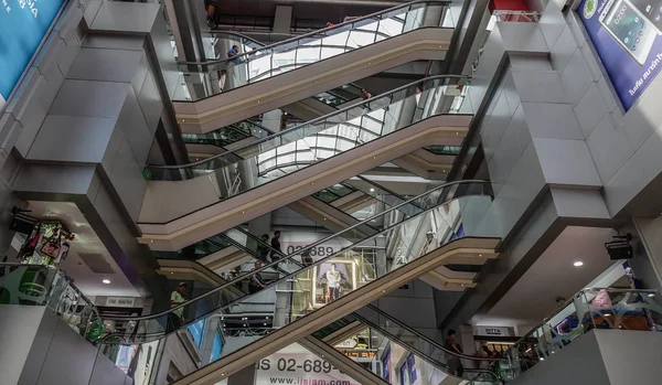 Bangkok Thaiföld Szeptember 2018 Mozgó Mozgólépcsők Mbk Shopping Mall 2017 — Stock Fotó