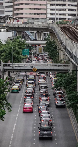 Bangkok Tailândia Abril 2018 Carros Correm Rua Bangkok Tailândia Tráfego — Fotografia de Stock