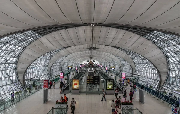 泰国曼谷 2018年9月16日 曼谷素万那普机场 Bkk 的内部 机场是为曼谷服务的两个国际机场之一 — 图库照片
