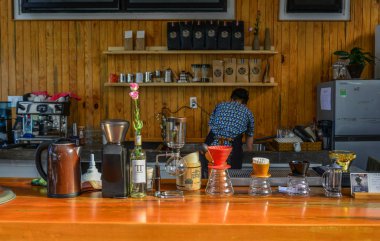 Dalat, Vietnam - 12 Kasım 2018. Modern Restoran, kafe bar. Kahve üretim Nahcivan beri gelir Vietnam için önemli bir kaynak olmuştur.