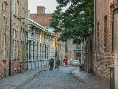 Bruges, Belçika - 5 Ekim 2018. Bruges, Belçika eski binalarda. En iyi korunmuş ortaçağ kenti Belçika Bruges (Brugge) olduğunu.