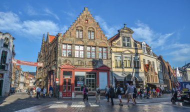 Bruges, Belçika - 5 Ekim 2018. Bruges, Belçika eski binalarda. En iyi korunmuş ortaçağ kenti Belçika Bruges (Brugge) olduğunu.