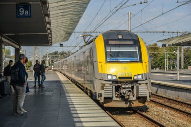 Bruges, Belçika - 6 Ekim 2018. Brugge Tren İstasyonu, Bruges tarihi kasaba bir tren istasyonunda, Unesco Dünya Mirası site West Flanders, Belçika.
