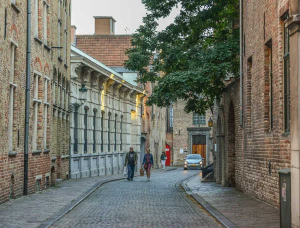Bruges, Belçika - 5 Ekim 2018. Bruges, Belçika eski binalarda. En iyi korunmuş ortaçağ kenti Belçika Bruges (Brugge) olduğunu.