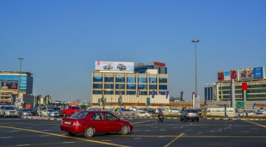 Dubai, Birleşik Arap Emirlikleri - 9 Aralık 2018. Dubai, Birleşik Arap Emirlikleri sokakta. Dubai küresel iş hub Ortadoğu'nun biridir.