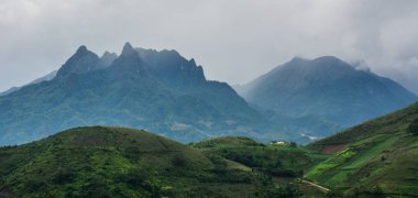 Sapa, Kuzey Vietnam dağ sahne. Sapa bulunur yaklaşık 350 km kuzeybatısında Hanoi, Çinliler yakın sınır.