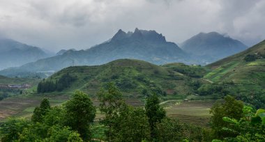 Sapa, Kuzey Vietnam dağ sahne. Sapa bulunur yaklaşık 350 km kuzeybatısında Hanoi, Çinliler yakın sınır.