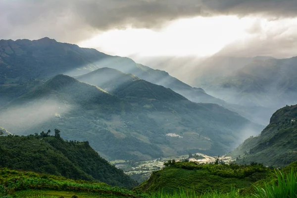 Berglandschap Mount Fansipan Bij Zonsondergang Noord Vietnam — Stockfoto