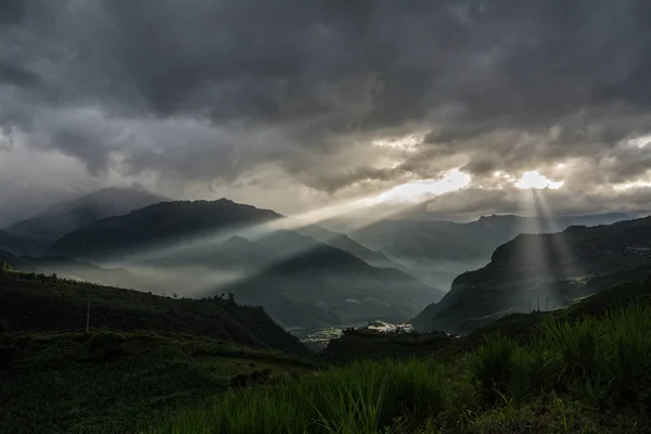 Berglandschap Mount Fansipan Bij Zonsondergang Noord Vietnam — Stockfoto