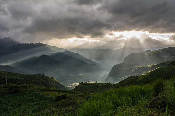Berglandschap Mount Fansipan Bij Zonsondergang Noord Vietnam — Stockfoto