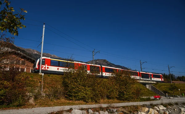Brienz Schweiz Okt 2018 Schweiziska Tåg Stannar Vid Stationen Brienz — Stockfoto