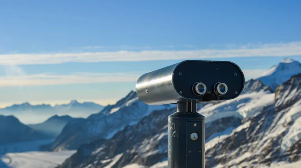Binocular Público Frente Uma Vista Sobre Picos Montanha Neve Jungfraujoch — Fotografia de Stock