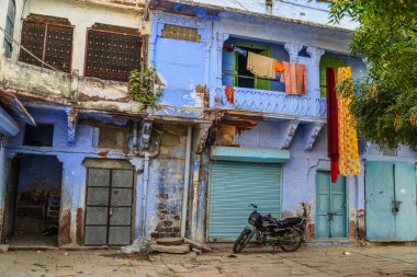 Jodhpur, Hindistan - 6 Kasım 2017. Jodhpur, Hindistan eski binalarda. Jodhpur Rajasthan eyaletinde ikinci büyük kentidir.