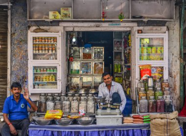 Jodhpur, Hindistan - 6 Kasım 2017. Sokak satıcıları Jodhpur, Hindistan. Jodhpur Rajasthan eyaletinde ikinci büyük kentidir.