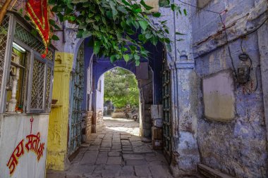 Jodhpur, Hindistan - 6 Kasım 2017. Jodhpur, Hindistan eski binalarda. Jodhpur Rajasthan eyaletinde ikinci büyük kentidir.