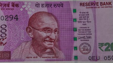 2000 rupi mezhep yeni Hint para birimi Not üzerinde Mahatma Gandhi'nin portre.