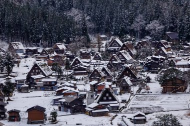Tarihi köy Shirakawago Gifu, Japonya Hava view kış adlı. Shirakawago Japonya Unesco Dünya Mirasları biridir.