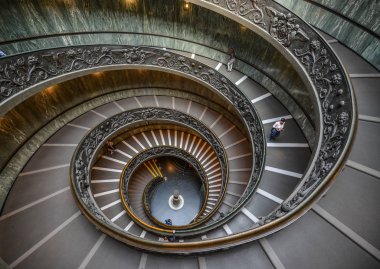 Vatikan - 16 Ekim 2018. Vatican Museums Bramante merdiven. Çift sarmal merdiven Vatikan ve Roma ünlü seyahat hedef olduğunu.