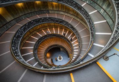Vatikan - 16 Ekim 2018. Vatican Museums Bramante merdiven. Çift sarmal merdiven Vatikan ve Roma ünlü seyahat hedef olduğunu.