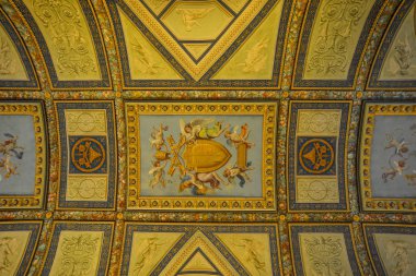 Vatikan - 16 Ekim 2018. Vatican Museums içinde. Dünyada Rönesans sanatının en önemli şaheser eserleri müzede, vitrine.