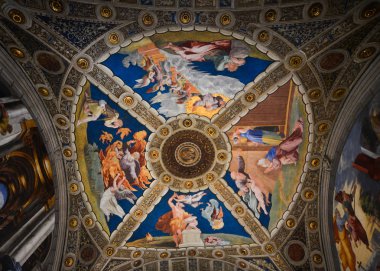 Vatikan - 16 Ekim 2018. Vatican Museums içinde. Dünyada Rönesans sanatının en önemli şaheser eserleri müzede, vitrine.