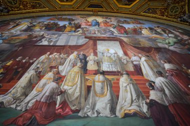 Vatikan - 16 Ekim 2018. Vatican Museums içinde. Dünyada Rönesans sanatının en önemli şaheser eserleri müzede, vitrine.