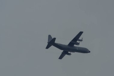Saigon, Vietnam - 22 Ağustos 2018. Lockheed C-130h-30 Herkül uçak Fransa Hava Kuvvetleri alarak-off Tan oğlu Nhat Havaalanı (Sgn) Saigon (Ho Chi Minh City), Vietnam.