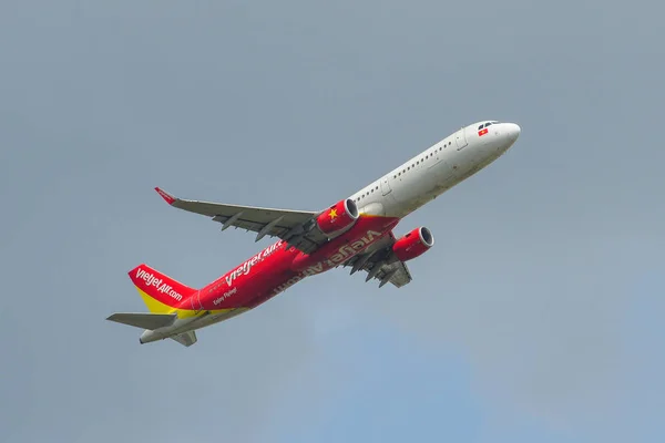 Saigon Vietnam Jun 2018 Airbus A321 Flygplan Vietjet Air Lyfter — Stockfoto