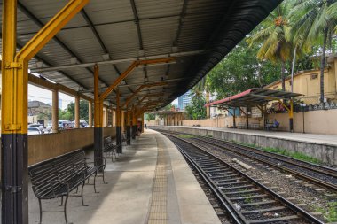 Colombo, Sri Lanka - 12 Aralık 2018. Tren istasyonu Colombo, Sri Lanka. Sri Lankalı demiryolu ağı 1,676 mm geniş ölçüm 1508 km'dir.
