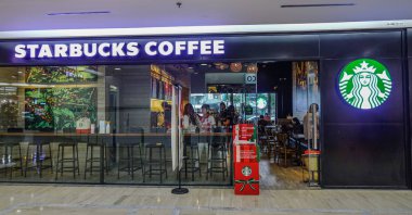 Bangkok, Tayland - 24 Aralık 2017. Bangkok, Tayland için Starbucks kahve dükkanı. 2018 itibarıyla, Starbucks 28,218 yerlerde dünya çapında çalışır..