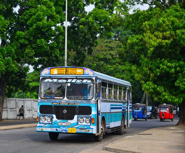 Galle Sri Lanka Dec 2018 Autobuzul Local Care Rulează Stradă — Fotografie, imagine de stoc