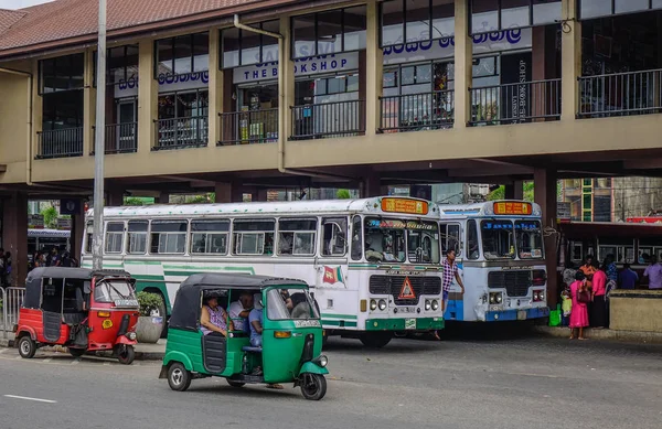 Galle Sri Lanka Dezembro 2018 Pessoas Veículos Principal Estação Ônibus — Fotografia de Stock