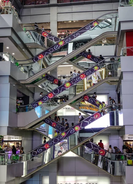 Bangkok Thaiföld Szeptember 2018 Mozgó Mozgólépcsők Mbk Shopping Mall 2017 — Stock Fotó