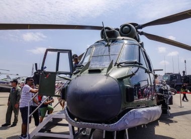 Singapur - 10 Şubat 2018. Changi, Singapore sergilenen As332m Super Puma helikopter Singapur Hava Kuvvetleri (Rsaf).