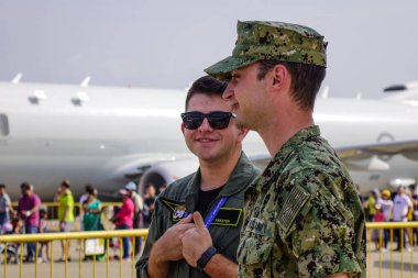 Singapur - 10 Şubat 2018. Bize Hava Kuvvetleri (Usaf) askerleri ile uçak Changi, Singapore.