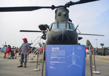 Singapur - 10 Şubat 2018. Changi, Singapore sergilenen bir Boeing Ch-47 Chinook helikopteri Singapur Hava Kuvvetleri (Rsaf).