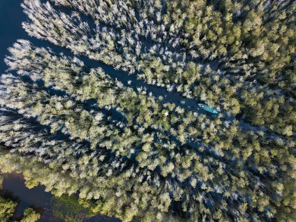 멜라루카 베트남 숲에서 보트의 Flycam 항공기에 — 스톡 사진