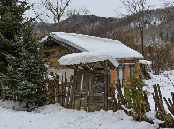 Vecchia Casa Legno Villaggio Neve Nella Contea Mohe Cina — Foto Stock