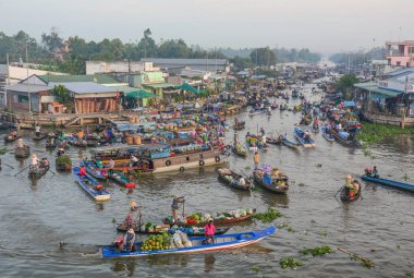 Mekong Delta, Vietnam - 2 Şubat 2016. Yüzen Pazar Mekong Delta, Vietnam için Nga Nam. NGA Nam Güney Vietnam birçok ünlü yüzen pazarlarda biridir.