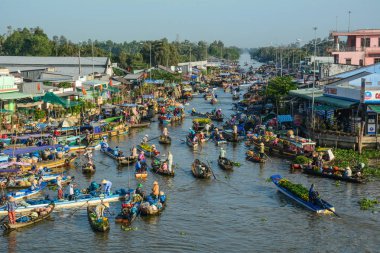 Mekong Delta, Vietnam - 2 Şubat 2016. Yüzen Pazar Mekong Delta, Vietnam için Nga Nam. NGA Nam Güney Vietnam birçok ünlü yüzen pazarlarda biridir.