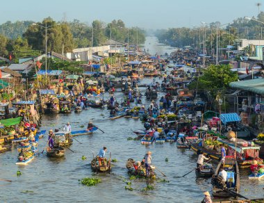 Mekong Delta, Vietnam - 2 Şubat 2016. Yüzen Pazar Mekong Delta, Vietnam için Nga Nam. NGA Nam Güney Vietnam birçok ünlü yüzen pazarlarda biridir.