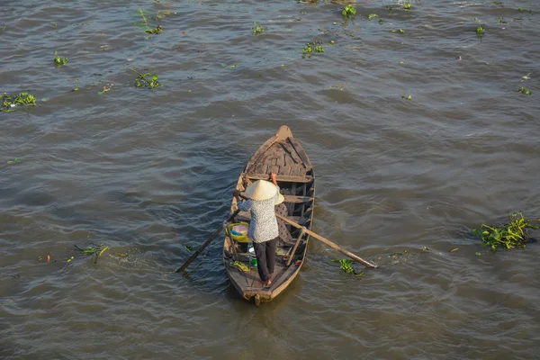 Mekong Delta Vietnam Feb 2016 Personer Med Träbåtar Mekongfloden Nga — Stockfoto