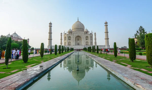 Agra Indie Lip 2015 Ludzie Odwiedzają Taj Mahal Agrze Indiach — Zdjęcie stockowe