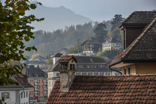 历史悠久的瑞士卢塞恩市中心 卢塞恩 卢塞恩 是瑞士中心地带的一座美丽的小城市 — 图库照片