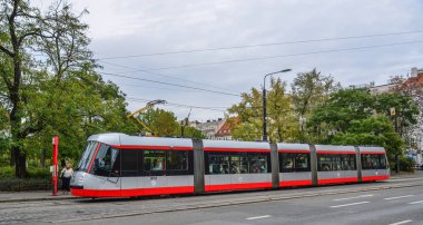 Prague, Çek Cumhuriyeti - 26 Ekim 2018. Prag eski şehir, Çekya Retro tramvay. Prag tramvay ağ dünyanın üçüncü büyük olduğunu.