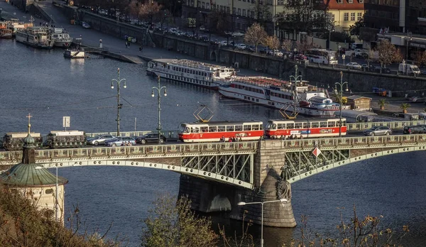 Praga Czeska Października 2018 Mosty Pragi Nad Rzeką Wełtawą Słoneczny — Zdjęcie stockowe