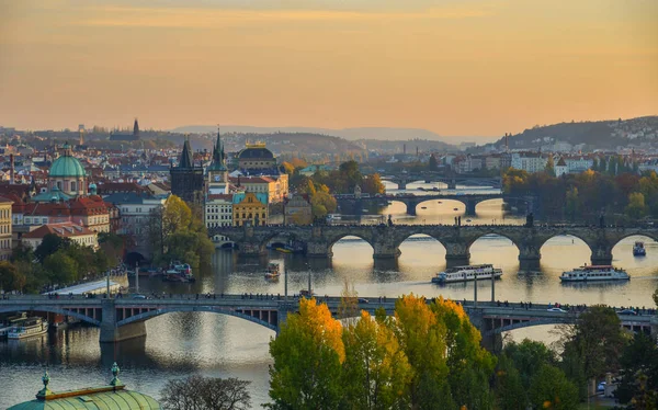 Broar Prag Vltava Floden Solig Dag Vacker Utsikt Från Letna — Stockfoto