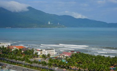Da Nang, Vietnam için güneşli bir gün, güzel deniz.