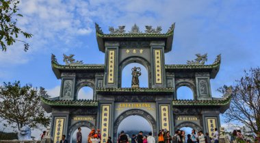 Da Nang, Vietnam - 18 Ocak 2019. Linh Ung Pagoda Da Nang, Vietnam ana kapısı. Pagoda görünüm çarpıcı en huzurlu yerdir.